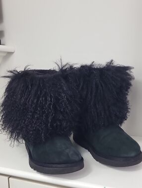 UGG Lida Mongolian Sheepskin Fur Cuffed Ankle Boots - Black. Size 7